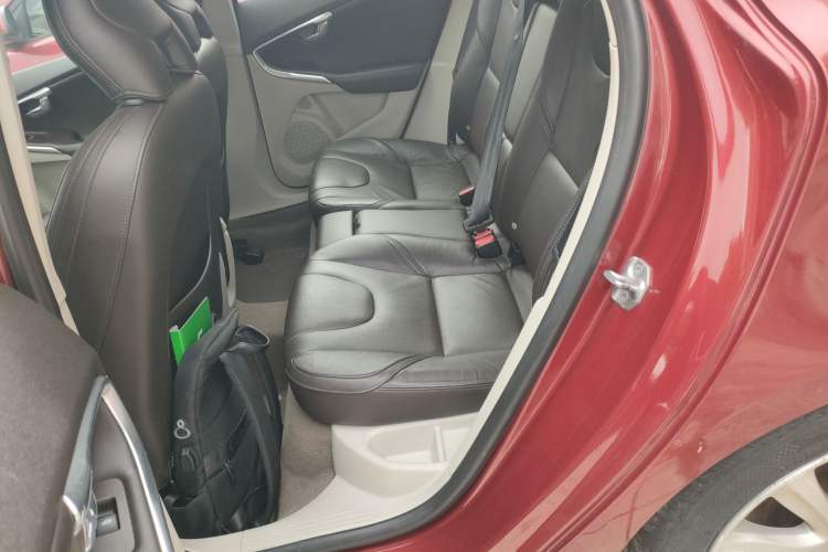 Used Volvo V40 2015 1.6T Zhiya Edition
