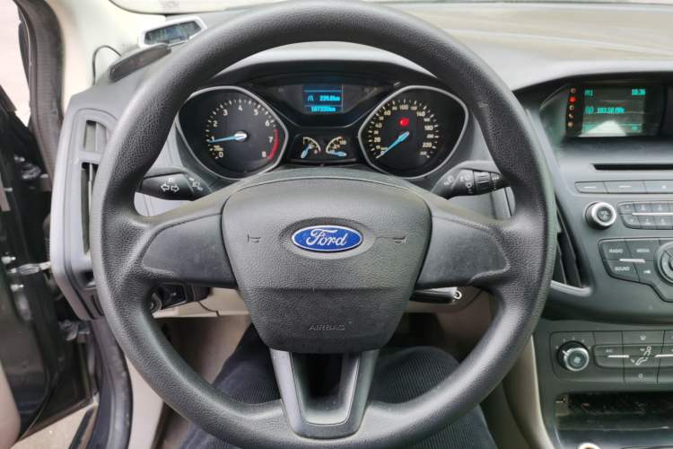 Used Ford Focus 2015 Sedan 1.6L Manual Comfort Model
