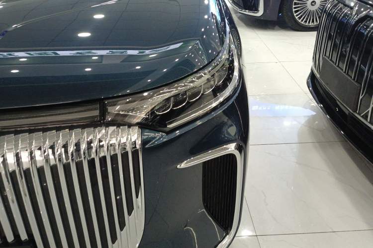 Used VOYAH Dream 2025 EV Four-Wheel Drive Flagship Kunpeng Edition