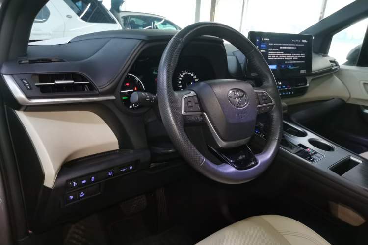 Used Toyota Granvia 2022 2.5L Hybrid Prestige Edition
