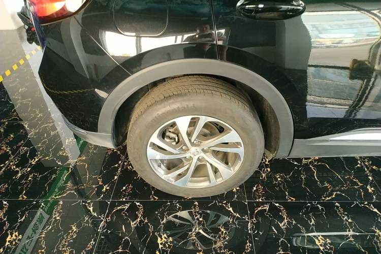 Used Buick Envision 2022 Encore S 552T Two-Wheel-Drive Luxury Model
