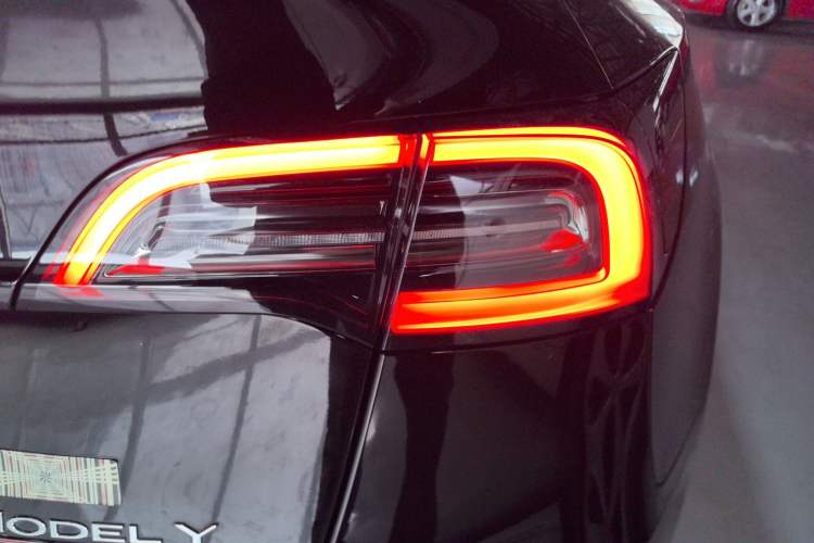 Used Tesla Model Y 2021 Long-Range All-Wheel-Drive Version 3D7