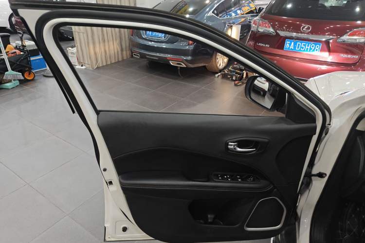 Used  Compass 2017 200T Automatic Family Edition
