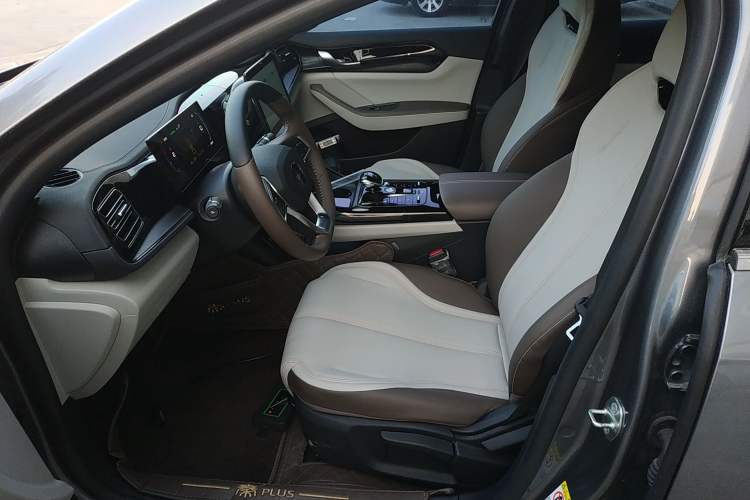 Used BYD Qin PLUS 2024 HONOR Edition DM-i 55KM Leading Model
