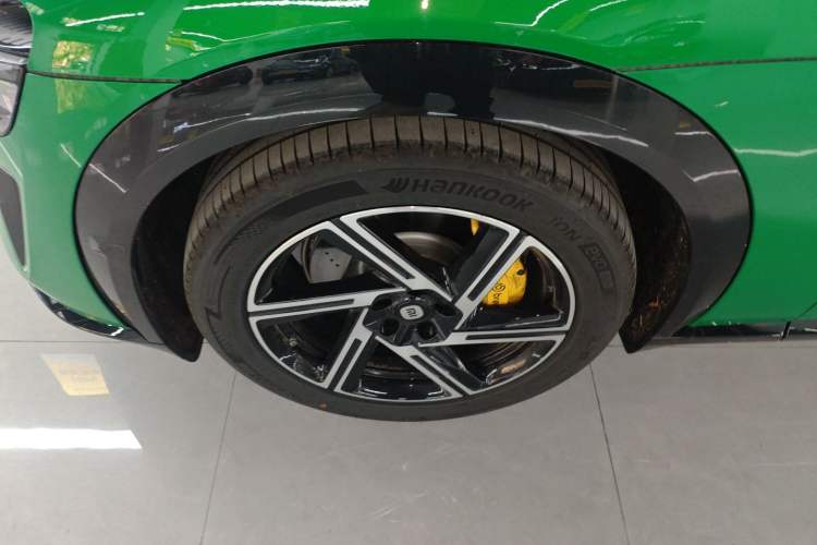 Used  YU7 2025 Ultra-Long Range High-Performance All-Wheel-Drive Max Edition
