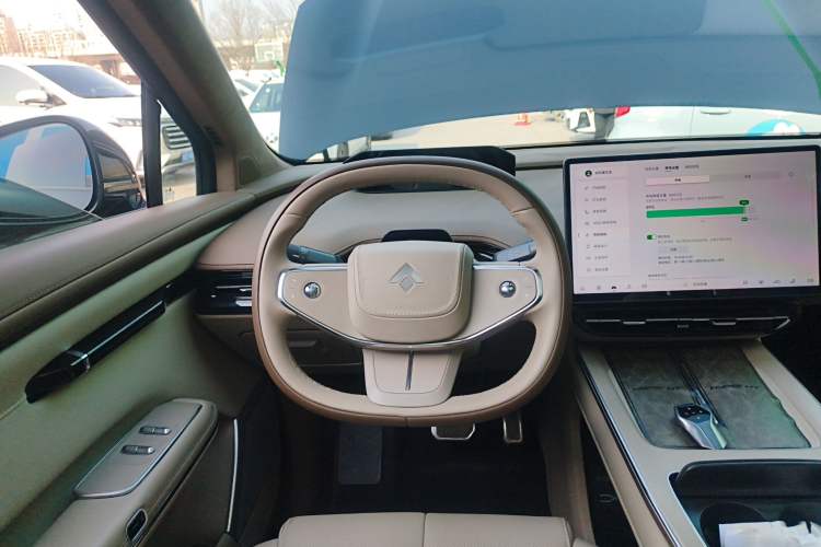 Used  HT 2023 670 Rear-Drive Ultra-High-Voltage NDA Version
