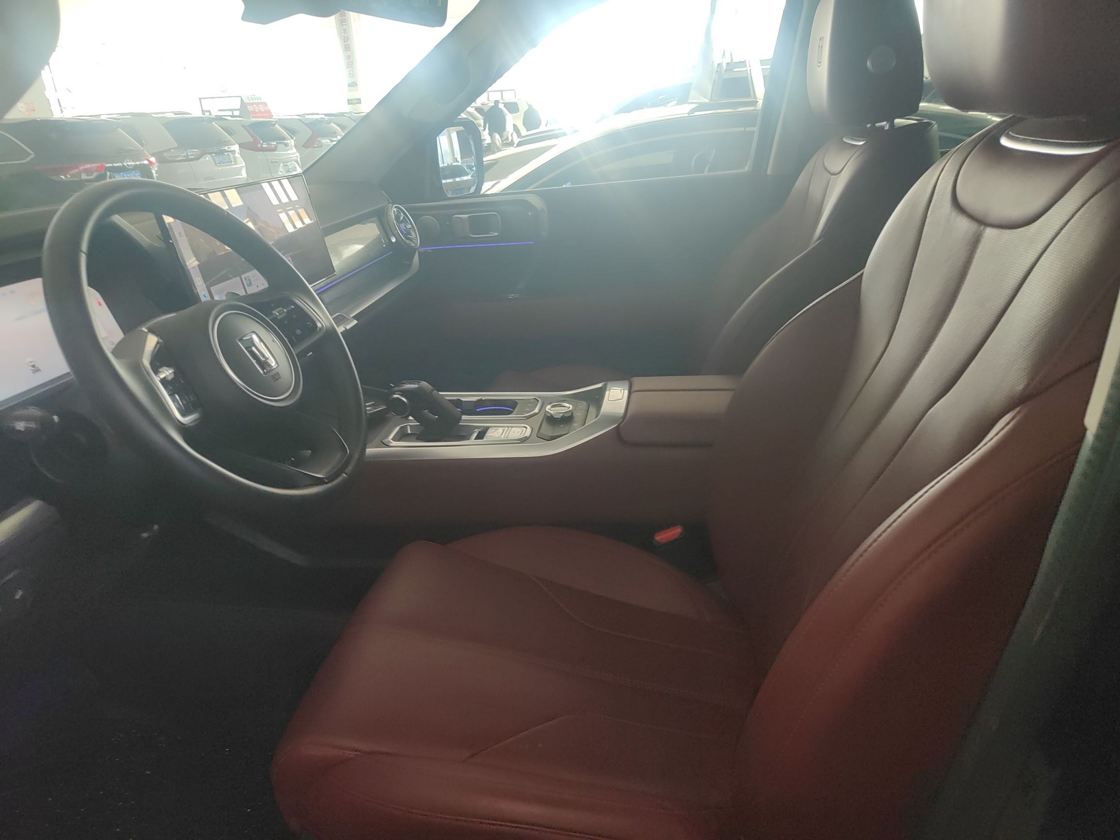 المقاعد الأمامية داخل السيارة