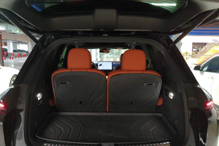 Used Li Auto L8 2024 PRO Model
