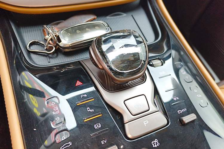 Used Denza D9 2022 DM-i 970 Four-Wheel Drive Prestige Model