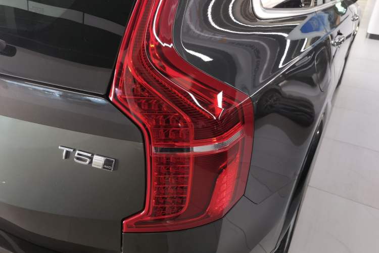 Used Volvo XC90 2019 T5 Zhiyi Edition 7-Seater China V Emission Standard
