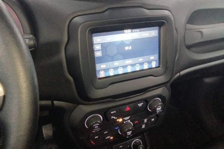 Used  Renegade 2018 Connected Large Screen Version 180T Automatic High-Energy Edition
