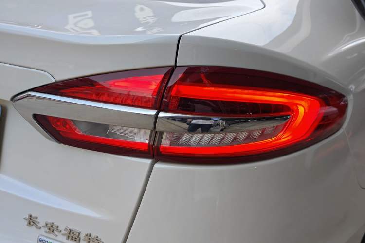 Used Ford Mondeo 2018 EcoBoost 180 Smart Control Fashion Model China VI Standard
