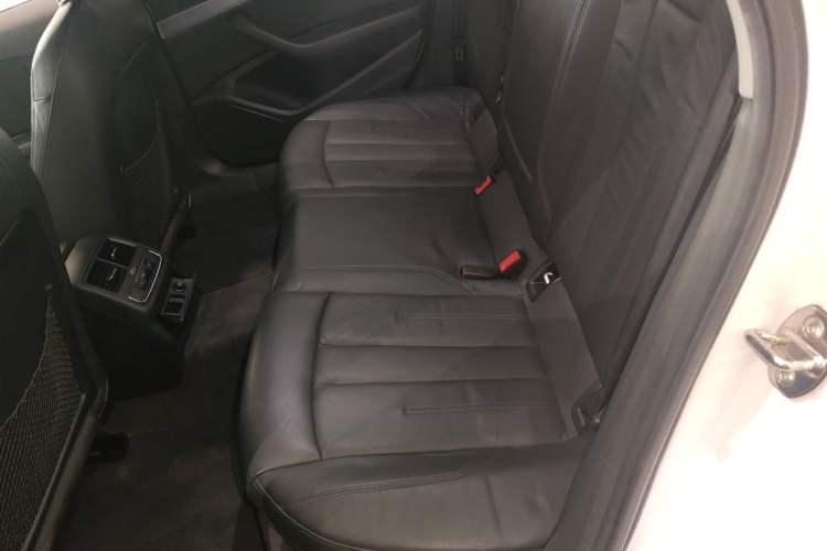 Used Audi A4L 2018 30th Anniversary Edition 40 TFSI Fashion Model
