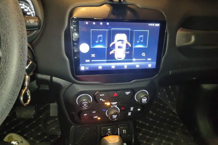 Used  Renegade 2019 220T Automatic Leading Edition