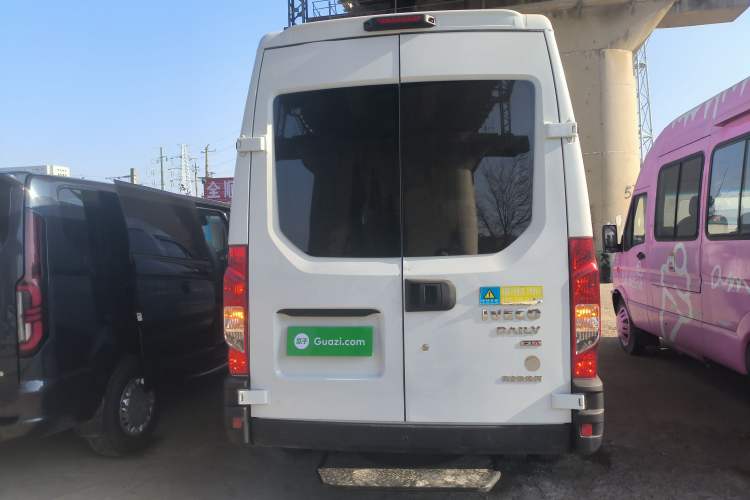 Used Iveco Eurocargo 2021 2.0T Manual Super Rui Long Wheelbase Short Overhang High Roof Side-Sliding Door F1A
