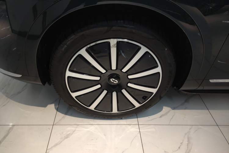 Used Hima AITO M9 2025 Extended-Range Ultra Version 52 kWh 6-Seater
