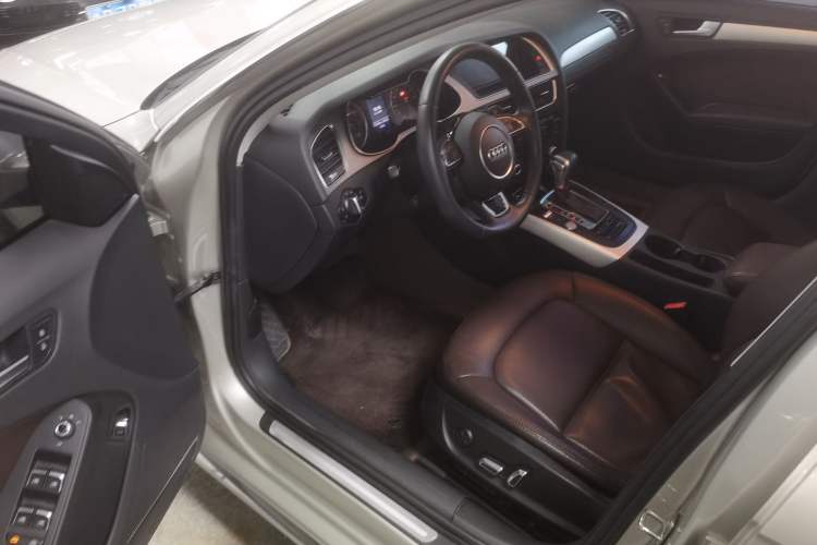 Used Audi A4L 2016 35 TFSI Collector's Edition Automatic Standard Model
