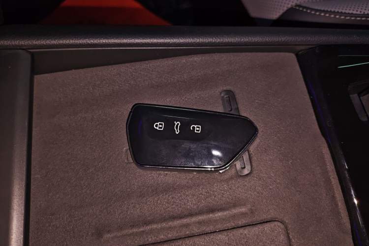 Used Volkswagen Tayron 2025 Tiguan L 380TSI 4Motion Luxury
