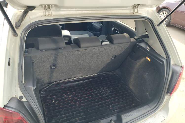 Used Volkswagen Polo 2014 1.4L Manual Fashion Edition
