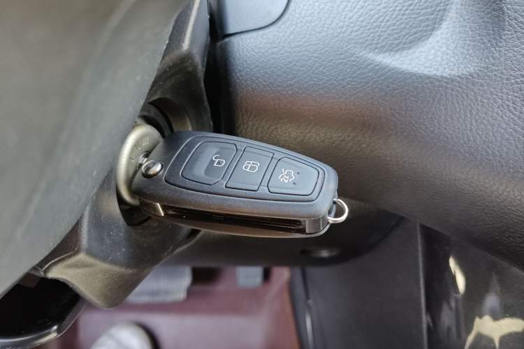 Used Ford Focus 2018 Hatchback Classic 1.6L Automatic Trendy SmartDrive Edition
