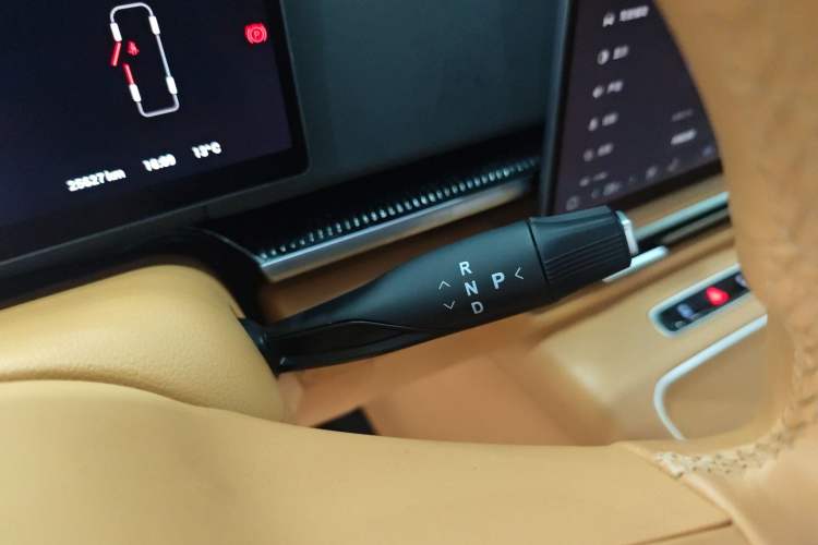 Used VOYAH Dream 2025 PHEV Four-Wheel-Drive Flagship Kunpeng Edition