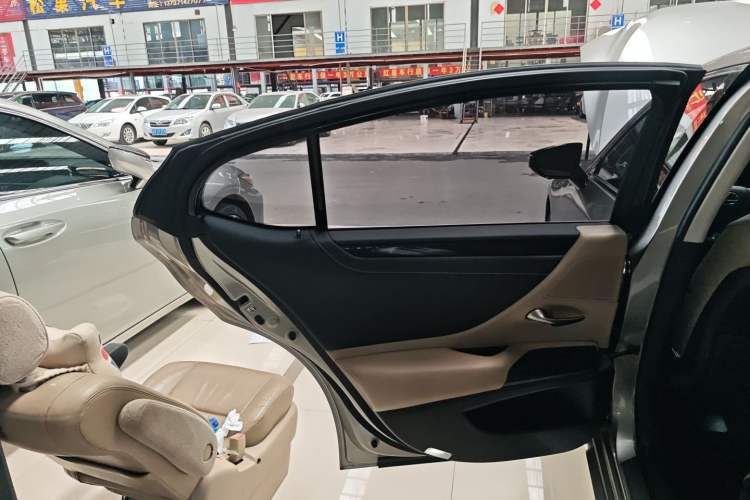 Used Lexus ES 2018 200 Excellence Edition China V Standard
