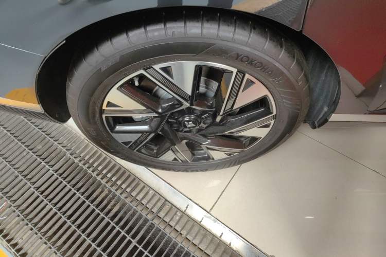 Used  HL 2025 350 Max Six-Seater LiDAR Version
