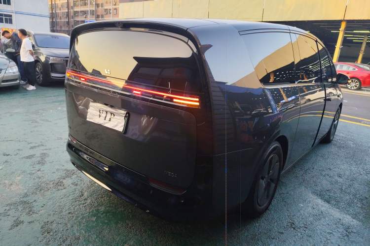 Used Li Auto MEGA 2024 Ultra Model
