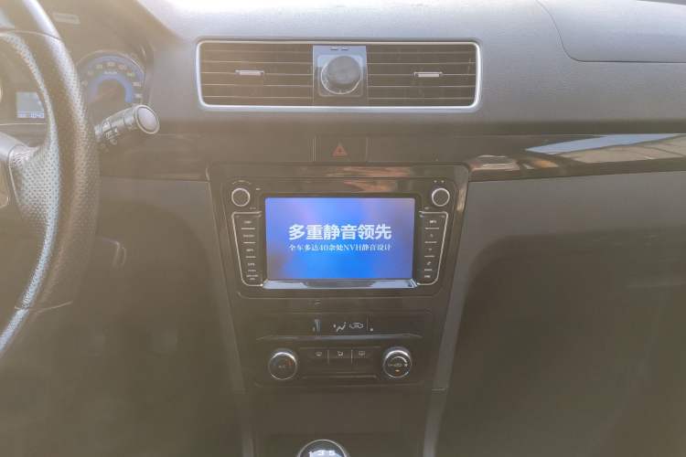 Used Dongfeng Fengon 370 2016 1.5L Manual Luxury Version SFG15-02 7 Seats
