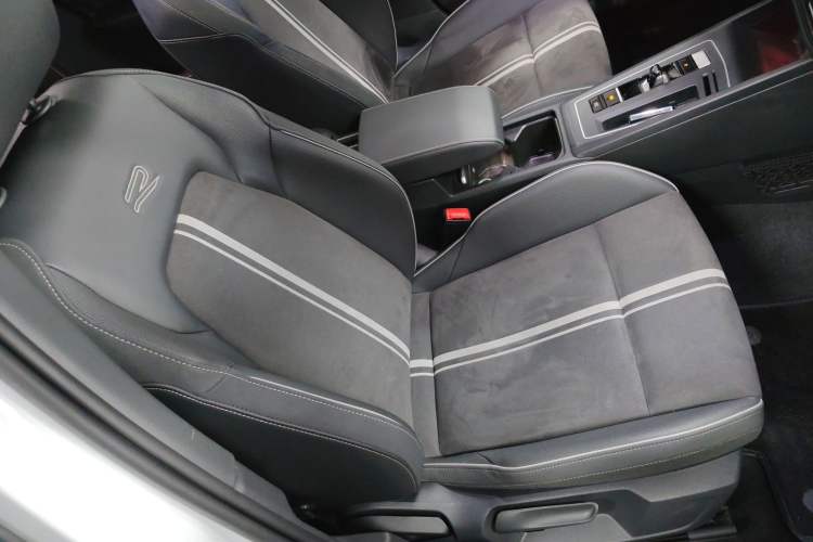 Used Volkswagen Golf 2023 Facelift 280TSI DSG R-Line Lite