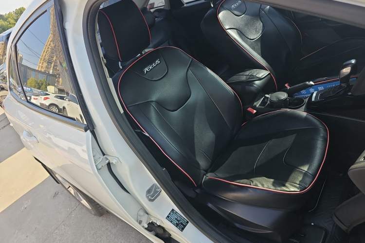 Used Ford Focus 2012 Sedan 1.6L Automatic Fashion Edition