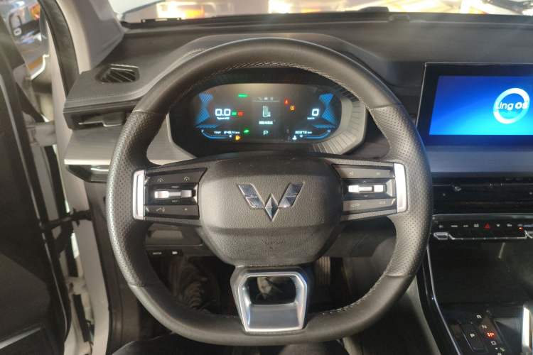 Used Wuling Asta 2022 2.0L DHT Electric-Speed Version
