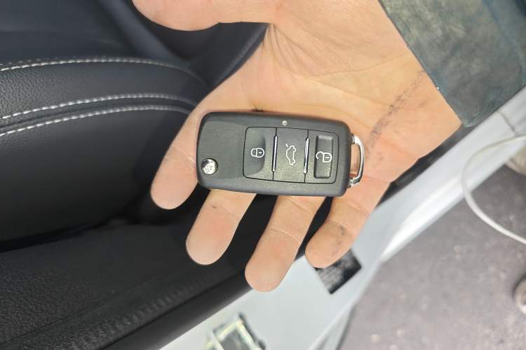 Used SAIC MAXUS G20 2023 Facelifted ES 2.0T Gasoline Automatic Value Edition
