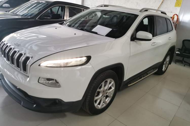 Used  Cherokee 2016 2.4L Leading Edition