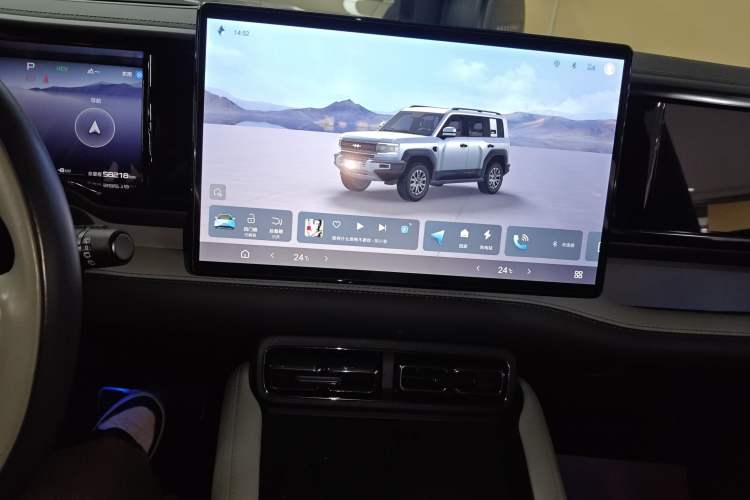 Used  Leopard 5 2023 Navigator Edition
