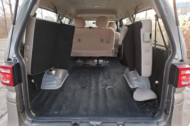 Used FORTHING Lingzhi 2023 M5L 1.6L Base Model 7 Seats
