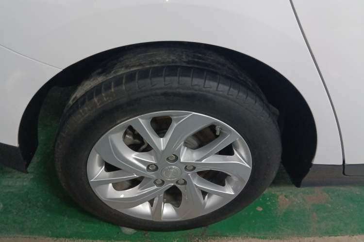 Used Buick Velite 6 2023 Revised Version 430 km Range – Commuter Edition
