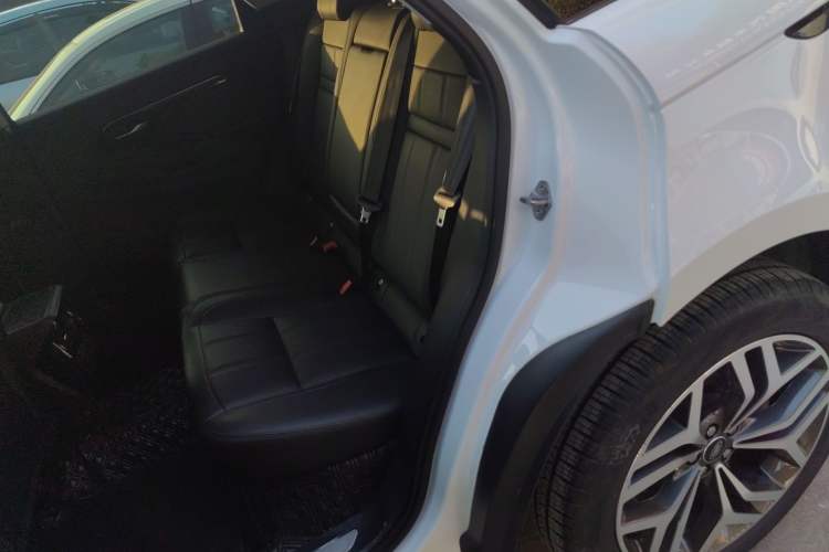 Used Land Rover Range Rover Evoque 2021 Range Rover Velar 249 PS R-Dynamic S Performance Edition
