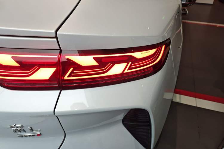 Used BYD Song L EV 2025 Intelligent Driving Version 662 km LiDAR Excellence Edition
