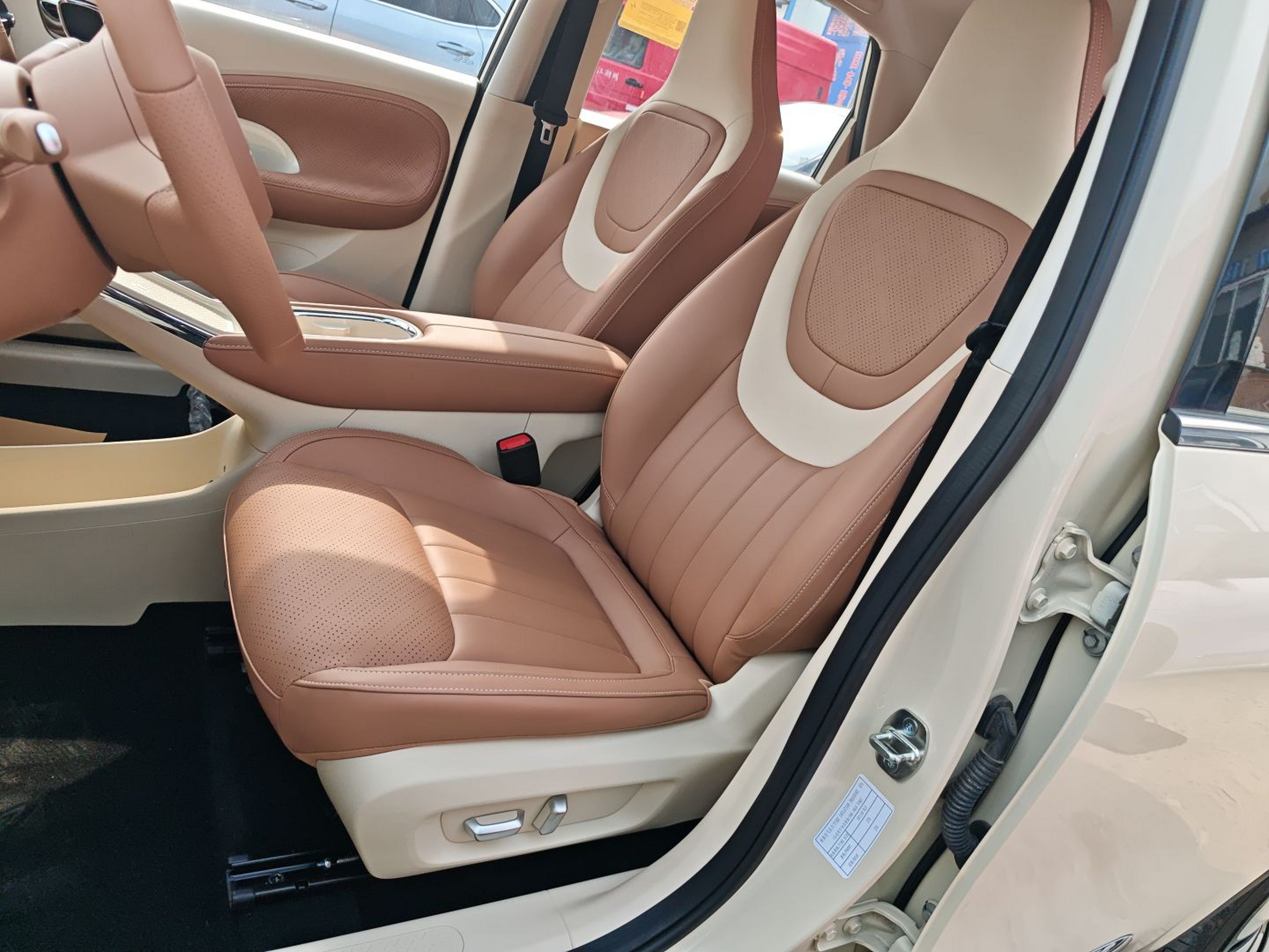 Переднее сиденье в автомобиле