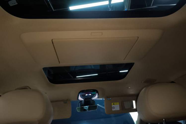 Used VOYAH Dream 2025 PHEV Four-Wheel-Drive Flagship Kunpeng Edition
