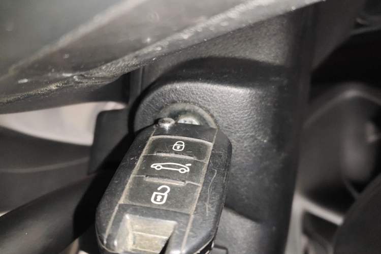 Used Peugeot 301 2014 1.6L Manual Comfort Edition
