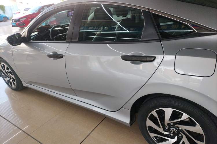 Used Honda Civic 2016 220TURBO CVT Luxury Edition
