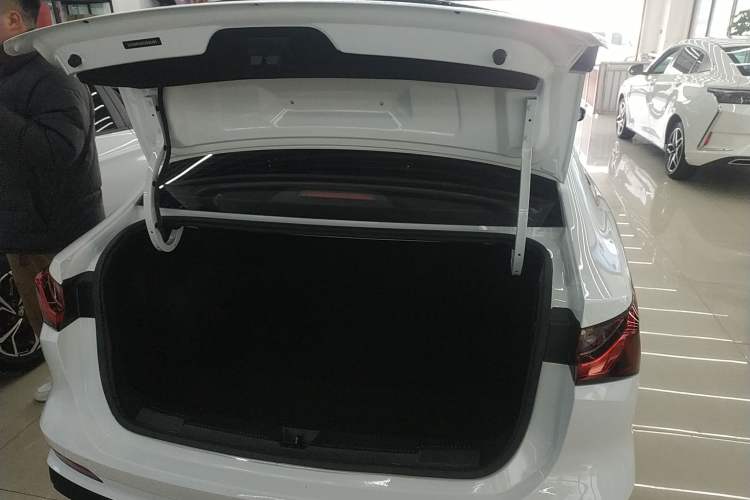 Used Roewe i5 2023 1.5L Manual Comfort Edition
