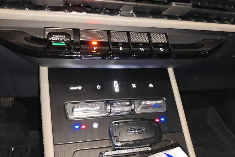 Used Lincoln Corsair 2024 2.0T Two-Wheel-Drive Luxury Edition
