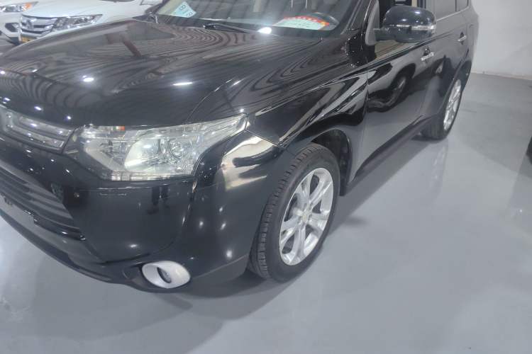 Used Mitsubishi Outlander 2013 2.4L 4x4 Luxury Navigation Edition 5 Seats
