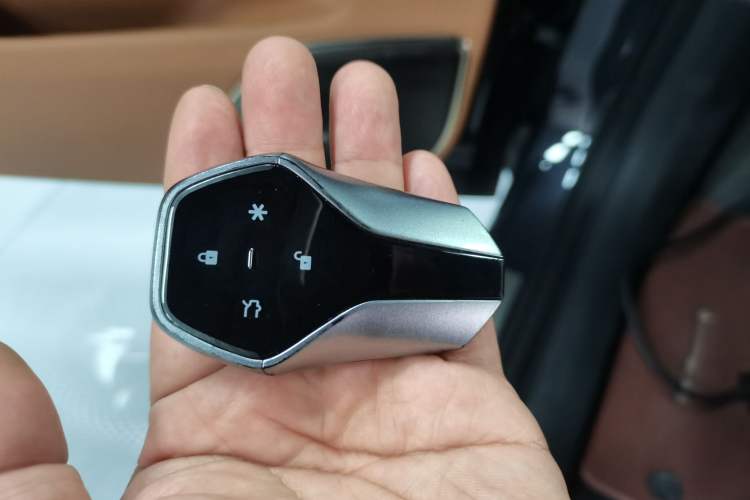 Used  HL 2025 700 Ultra Six-Seater All-Wheel-Drive LiDAR Version
