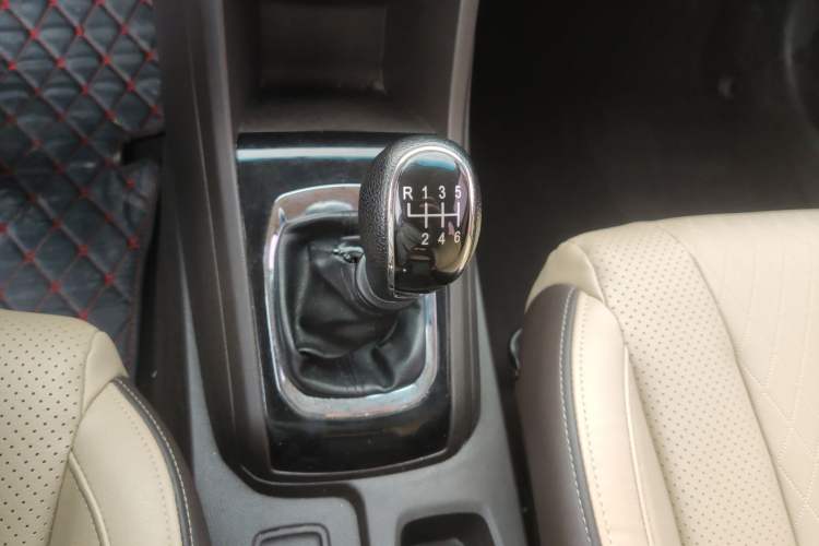 Used Baojun 310W 2017 1.5L Manual Fashion Model China V
