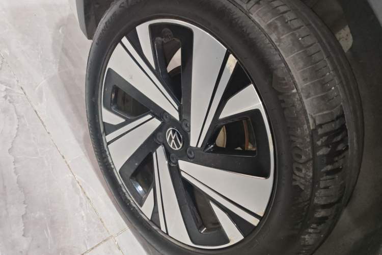 Used Volkswagen Tiguan L 2023 Facelifted 380TSI Automatic All-Wheel Drive R-Line Plus Version 7-Seater
