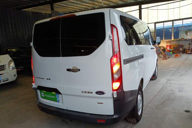 Used Ford Transit 2019 2.0T Diesel Multi-Purpose Commercial Vehicle Short Wheelbase Low Roof 6-Seater China VI Standard
